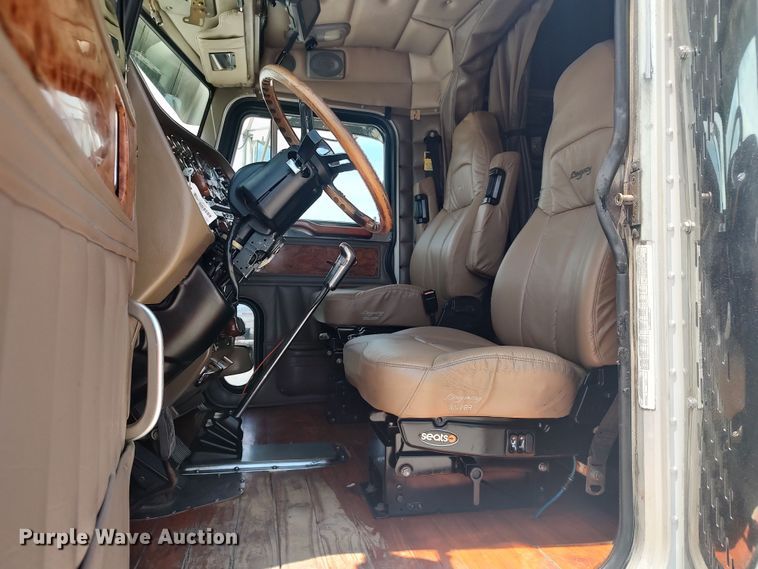 image for item LU9193 2003 Peterbilt 379 semi truck