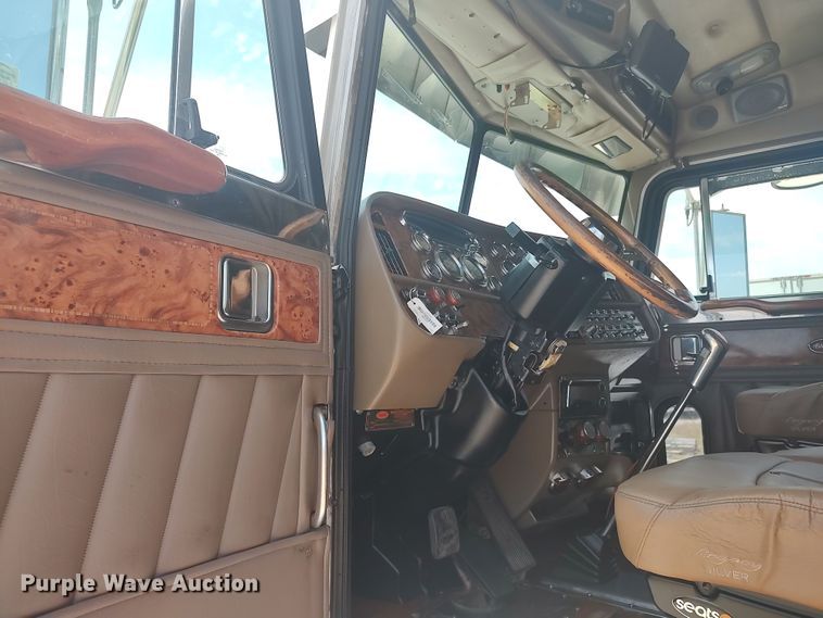 image for item LU9193 2003 Peterbilt 379 semi truck