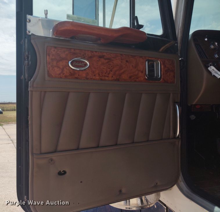 image for item LU9193 2003 Peterbilt 379 semi truck