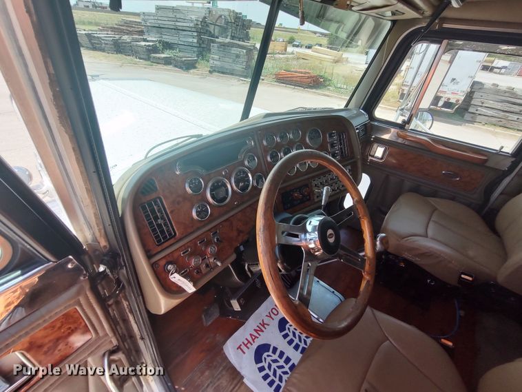 image for item LU9193 2003 Peterbilt 379 semi truck