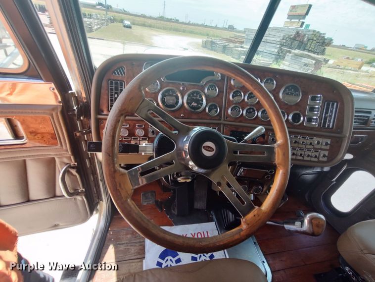 image for item LU9193 2003 Peterbilt 379 semi truck