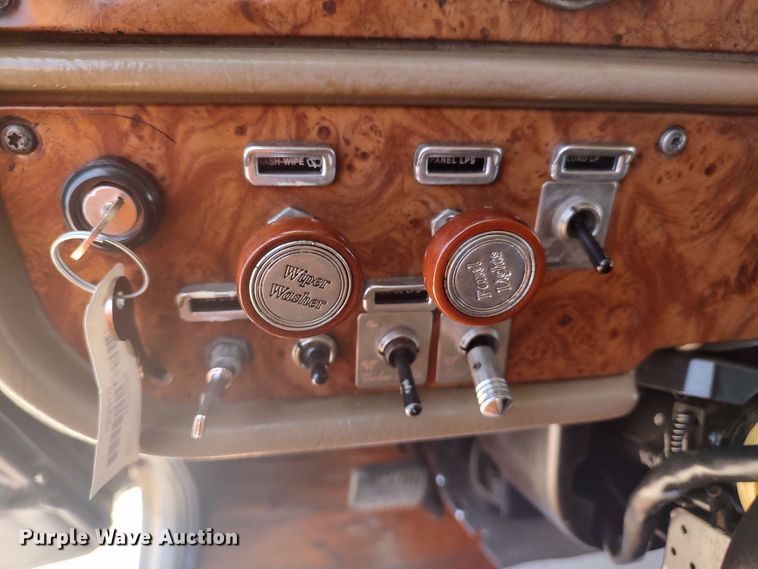 image for item LU9193 2003 Peterbilt 379 semi truck