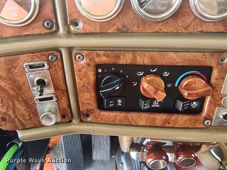 image for item LU9193 2003 Peterbilt 379 semi truck