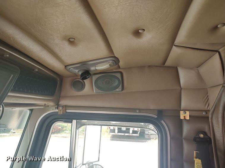 image for item LU9193 2003 Peterbilt 379 semi truck