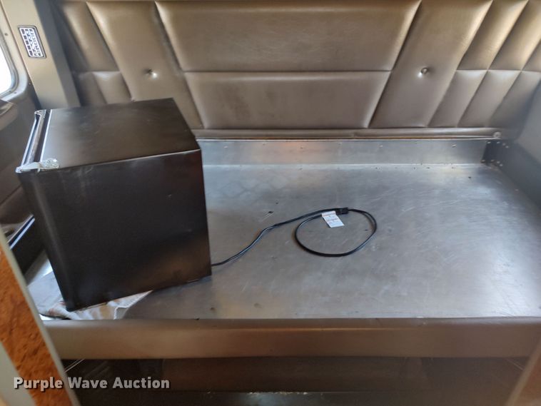 image for item LU9193 2003 Peterbilt 379 semi truck