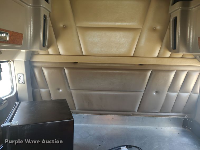 image for item LU9193 2003 Peterbilt 379 semi truck