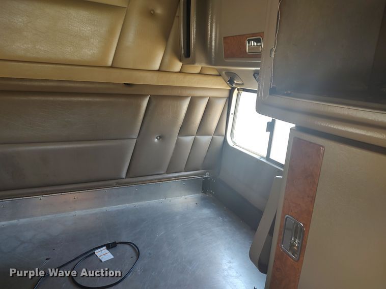 image for item LU9193 2003 Peterbilt 379 semi truck