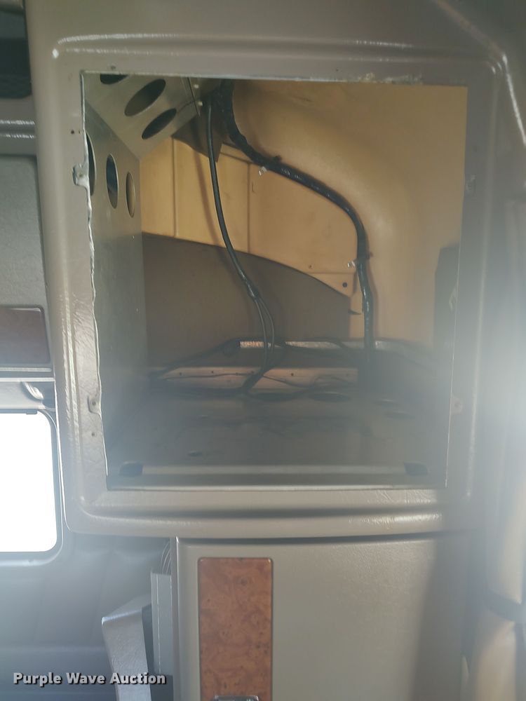 image for item LU9193 2003 Peterbilt 379 semi truck