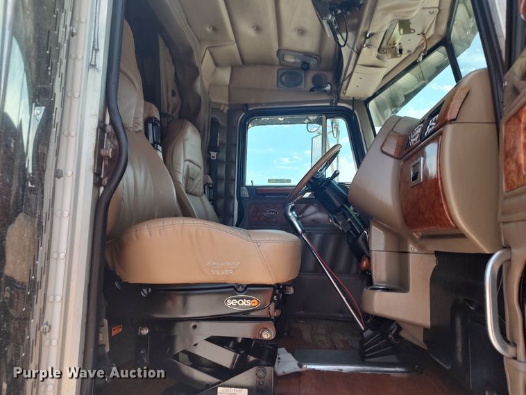 image for item LU9193 2003 Peterbilt 379 semi truck