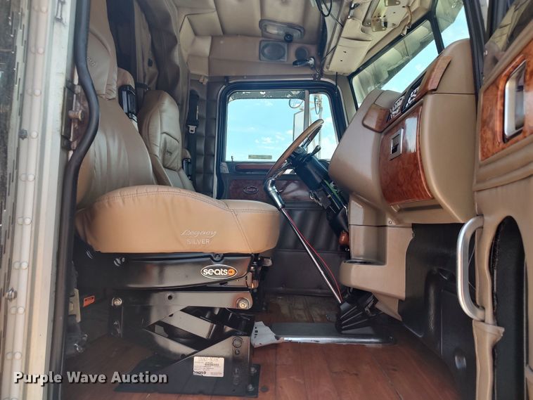 image for item LU9193 2003 Peterbilt 379 semi truck