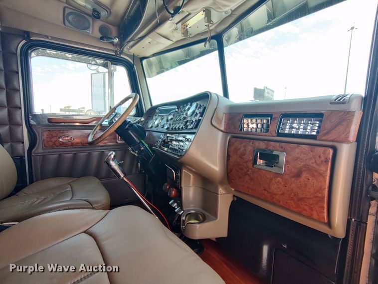 image for item LU9193 2003 Peterbilt 379 semi truck