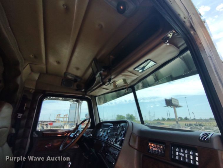 image for item LU9193 2003 Peterbilt 379 semi truck