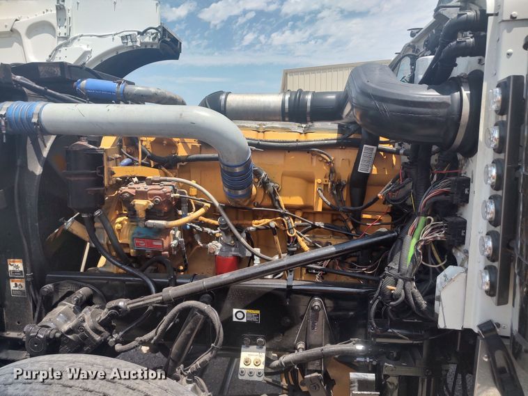 image for item LU9193 2003 Peterbilt 379 semi truck