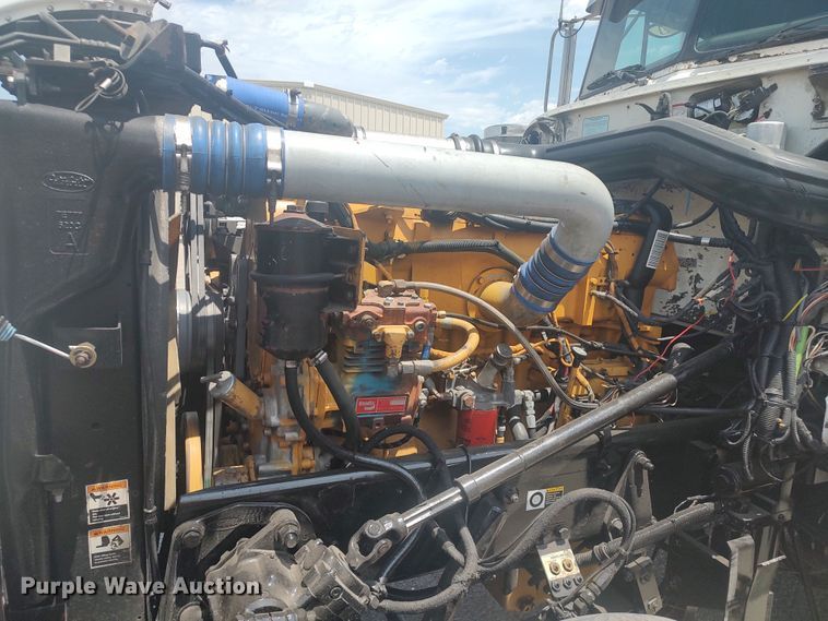 image for item LU9193 2003 Peterbilt 379 semi truck