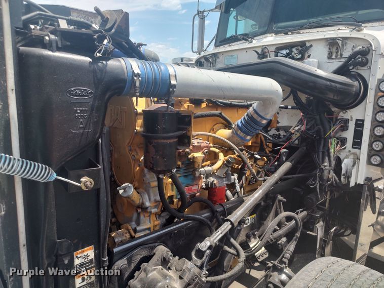 image for item LU9193 2003 Peterbilt 379 semi truck