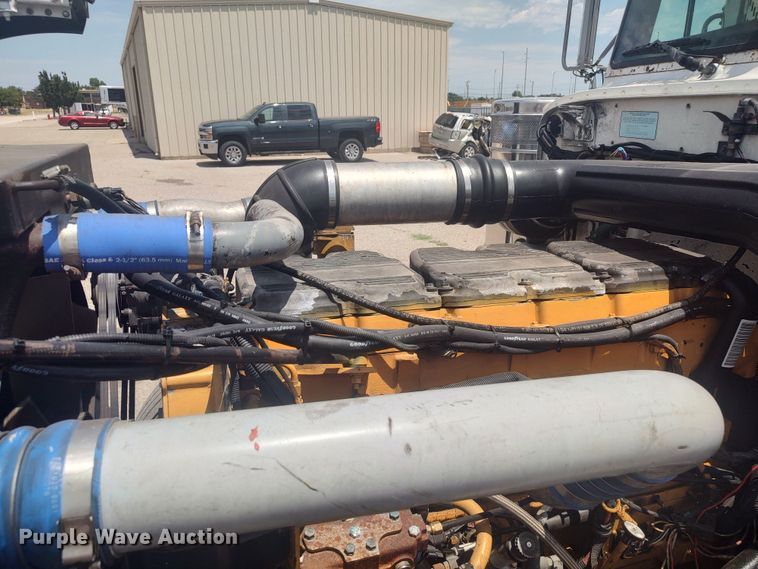 image for item LU9193 2003 Peterbilt 379 semi truck