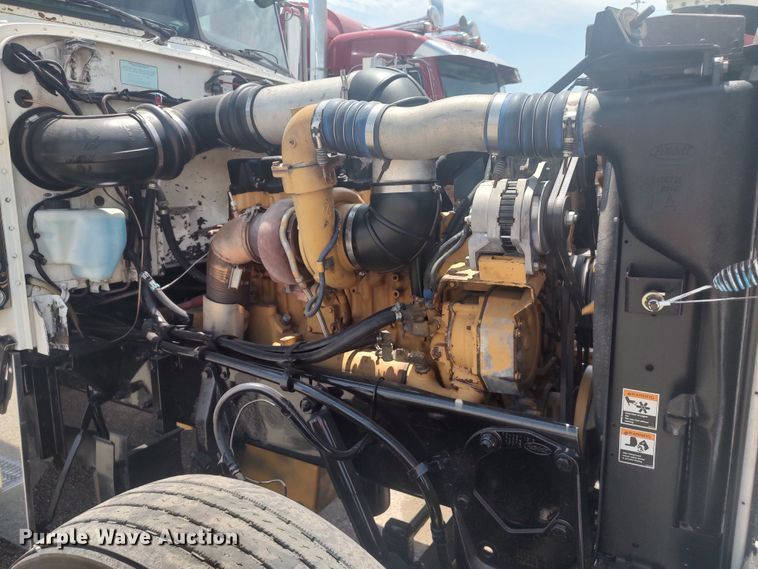 image for item LU9193 2003 Peterbilt 379 semi truck