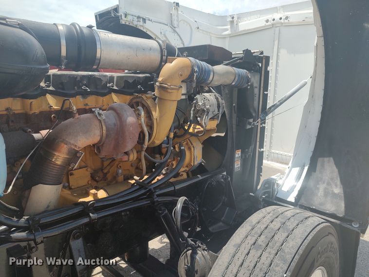 image for item LU9193 2003 Peterbilt 379 semi truck