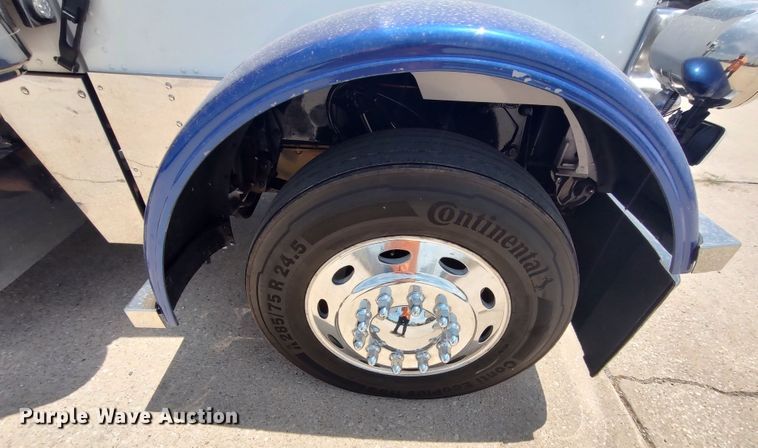 image for item LU9193 2003 Peterbilt 379 semi truck