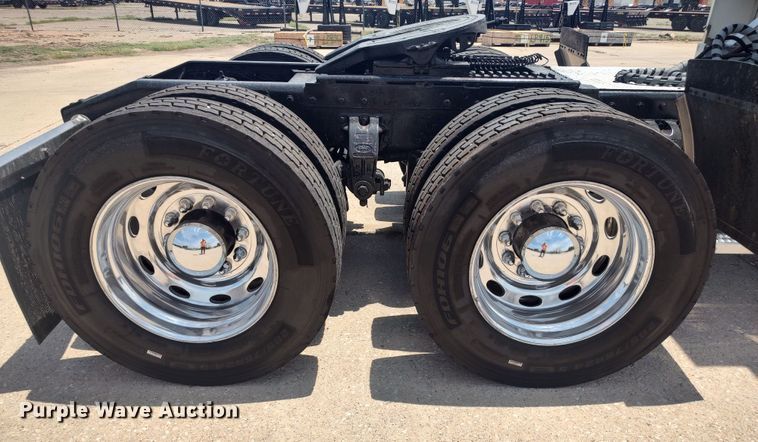 image for item LU9193 2003 Peterbilt 379 semi truck