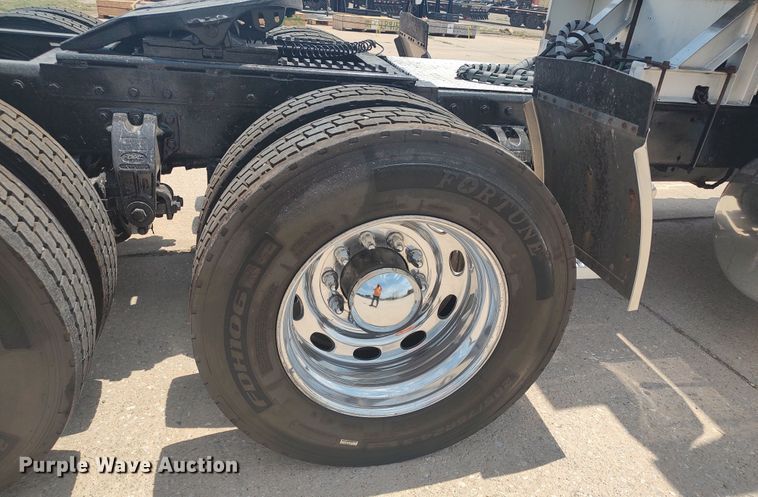 image for item LU9193 2003 Peterbilt 379 semi truck