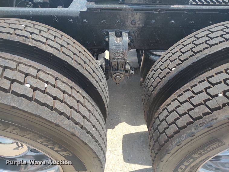 image for item LU9193 2003 Peterbilt 379 semi truck