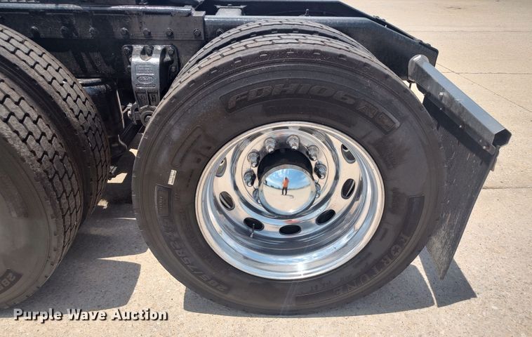 image for item LU9193 2003 Peterbilt 379 semi truck