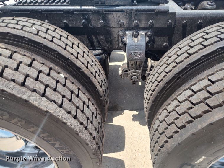 image for item LU9193 2003 Peterbilt 379 semi truck