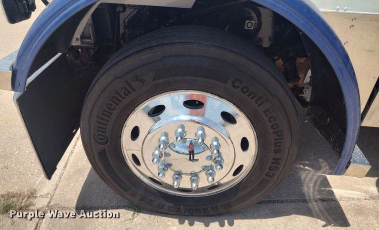 image for item LU9193 2003 Peterbilt 379 semi truck