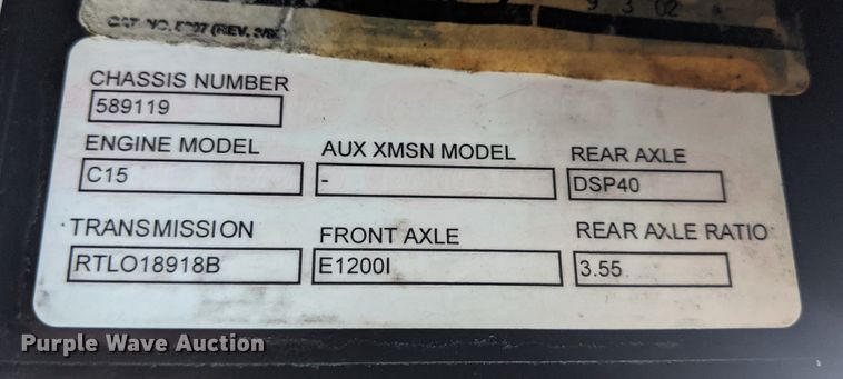 image for item LU9193 2003 Peterbilt 379 semi truck