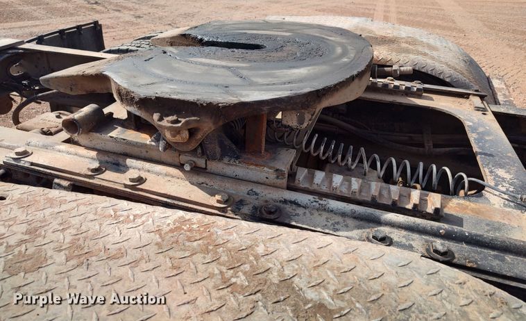 image for item LU9235 2000 Mack RD688S  semi truck