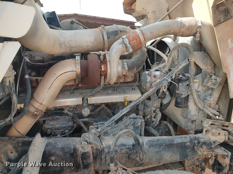 image for item LU9235 2000 Mack RD688S  semi truck