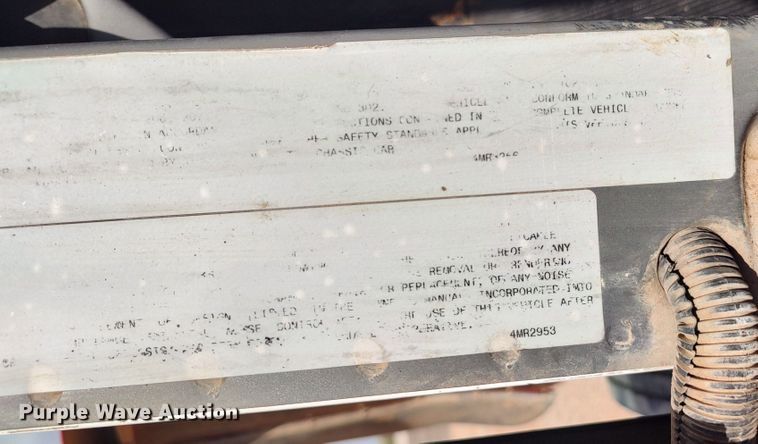 image for item LU9235 2000 Mack RD688S  semi truck