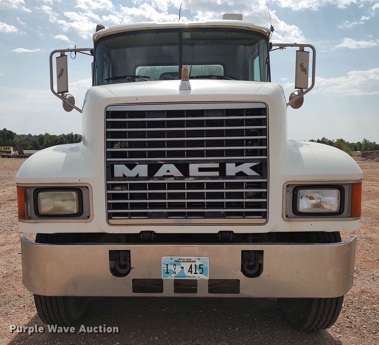 image for item LU9236 2004 Mack CH613  semi truck