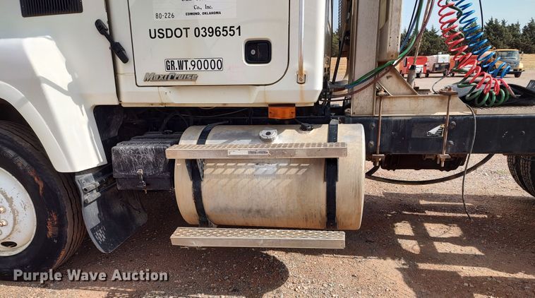 image for item LU9236 2004 Mack CH613  semi truck