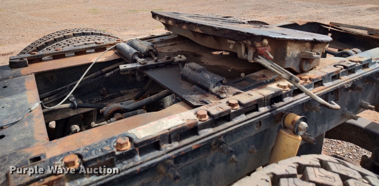 image for item LU9236 2004 Mack CH613  semi truck