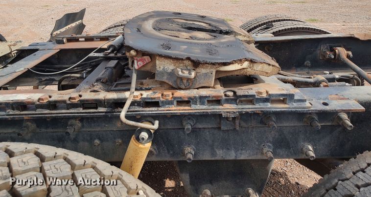 image for item LU9236 2004 Mack CH613  semi truck