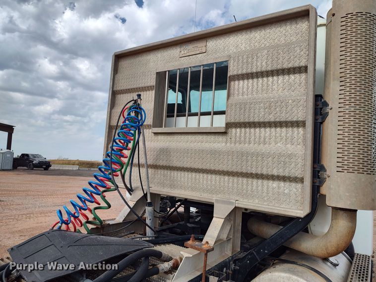 image for item LU9236 2004 Mack CH613  semi truck