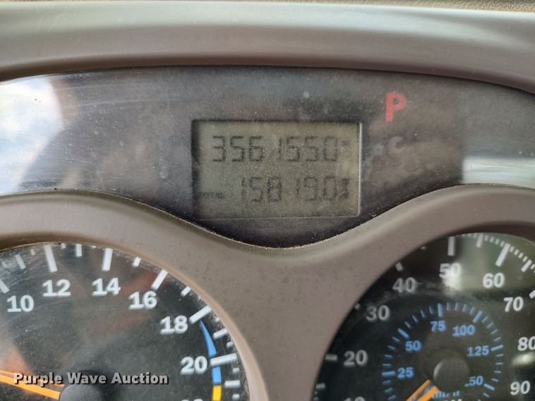 image for item LU9236 2004 Mack CH613  semi truck