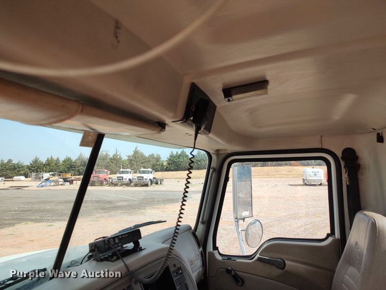 image for item LU9236 2004 Mack CH613  semi truck