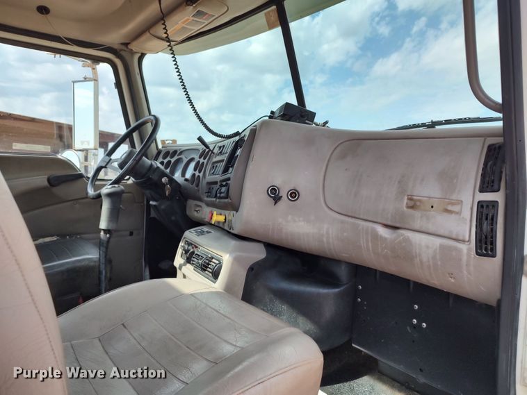 image for item LU9236 2004 Mack CH613  semi truck