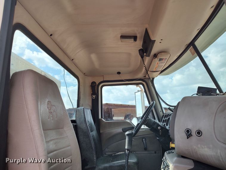 image for item LU9236 2004 Mack CH613  semi truck