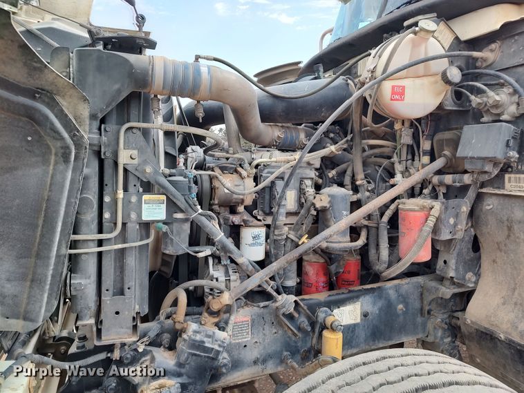 image for item LU9236 2004 Mack CH613  semi truck