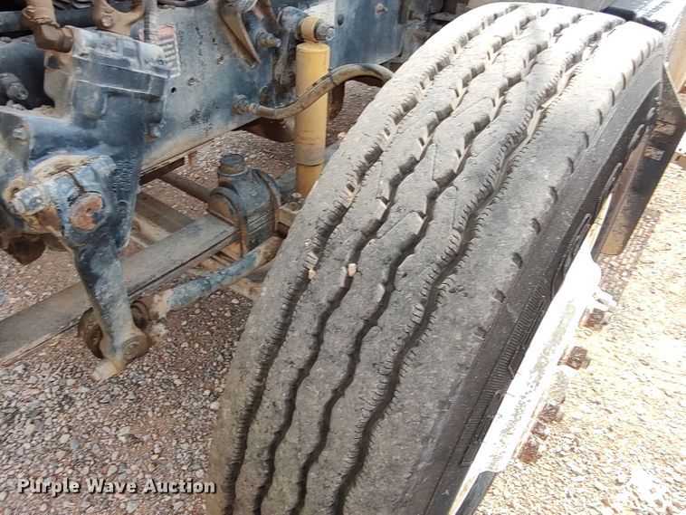 image for item LU9236 2004 Mack CH613  semi truck