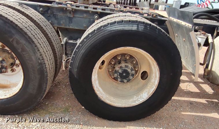 image for item LU9236 2004 Mack CH613  semi truck