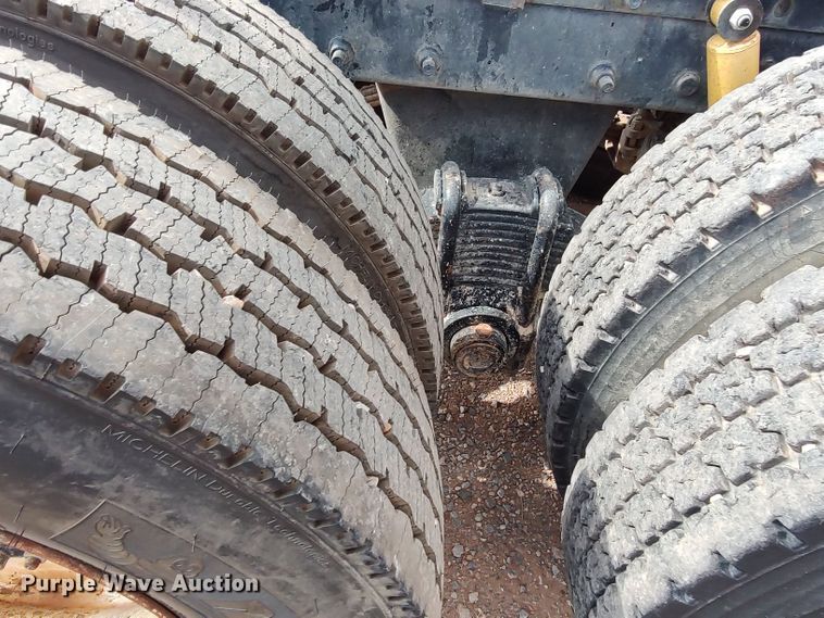 image for item LU9236 2004 Mack CH613  semi truck