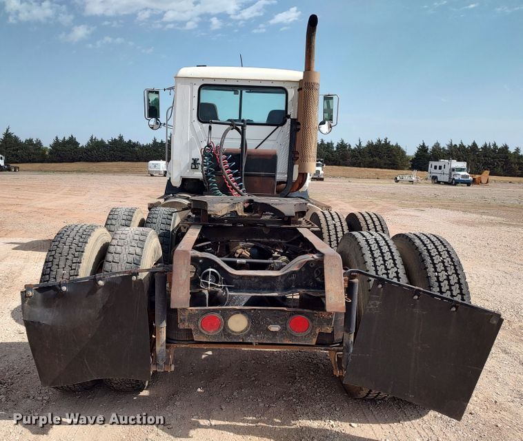 image for item LU9237 1996 Mack CH600  semi truck
