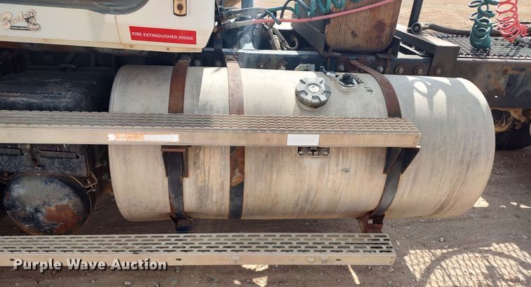 image for item LU9237 1996 Mack CH600  semi truck