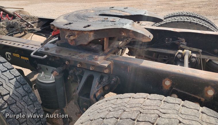 image for item LU9237 1996 Mack CH600  semi truck