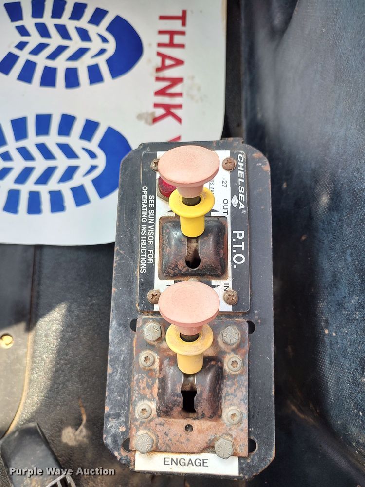 image for item LU9237 1996 Mack CH600  semi truck